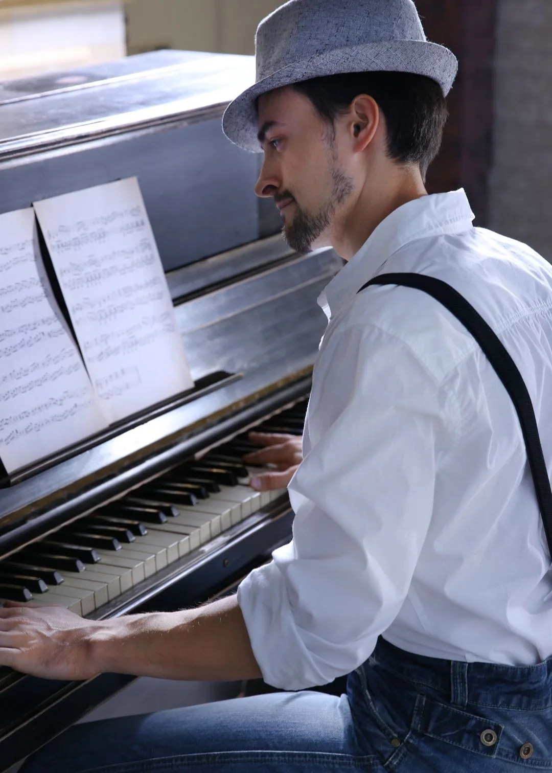 Private Piano & Keyboard Lessons by Toni Images.webp